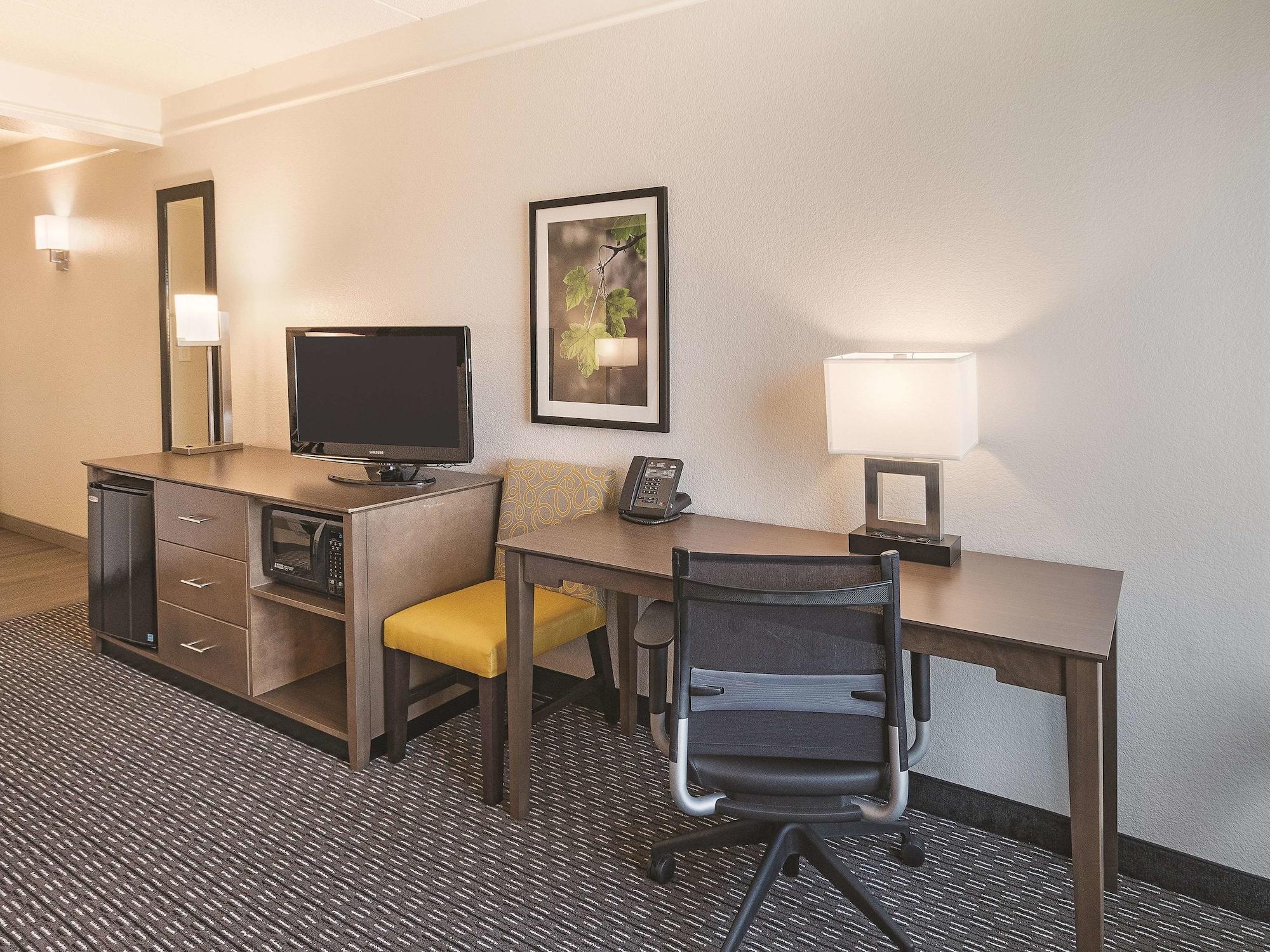 La Quinta By Wyndham Arlington North 6 Flags Dr Hotell Eksteriør bilde