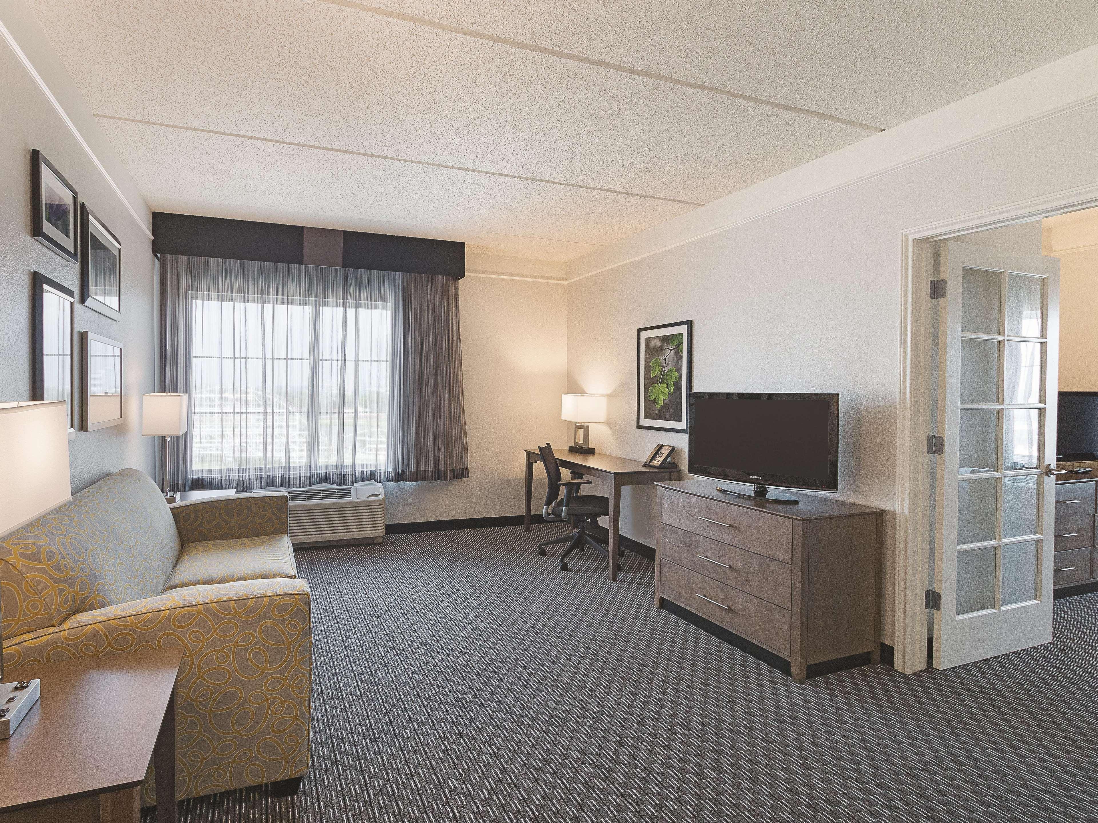 La Quinta By Wyndham Arlington North 6 Flags Dr Hotell Eksteriør bilde