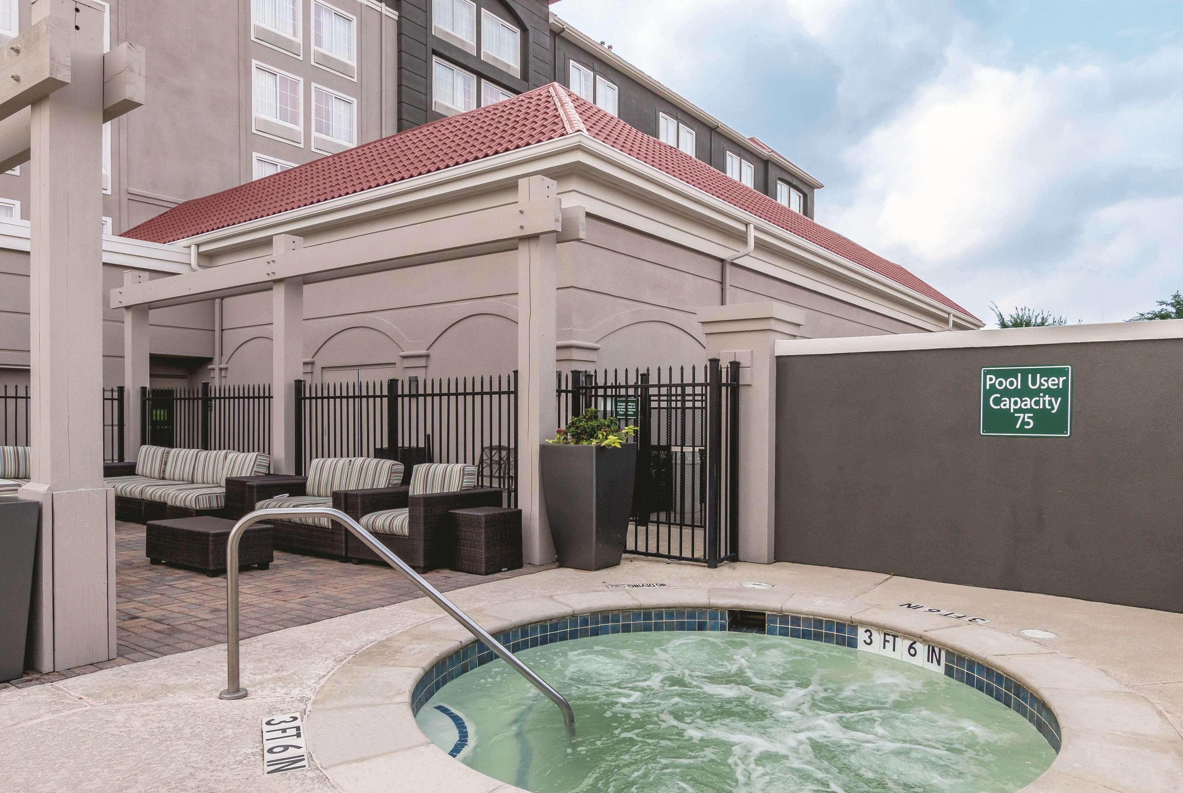 La Quinta By Wyndham Arlington North 6 Flags Dr Hotell Eksteriør bilde