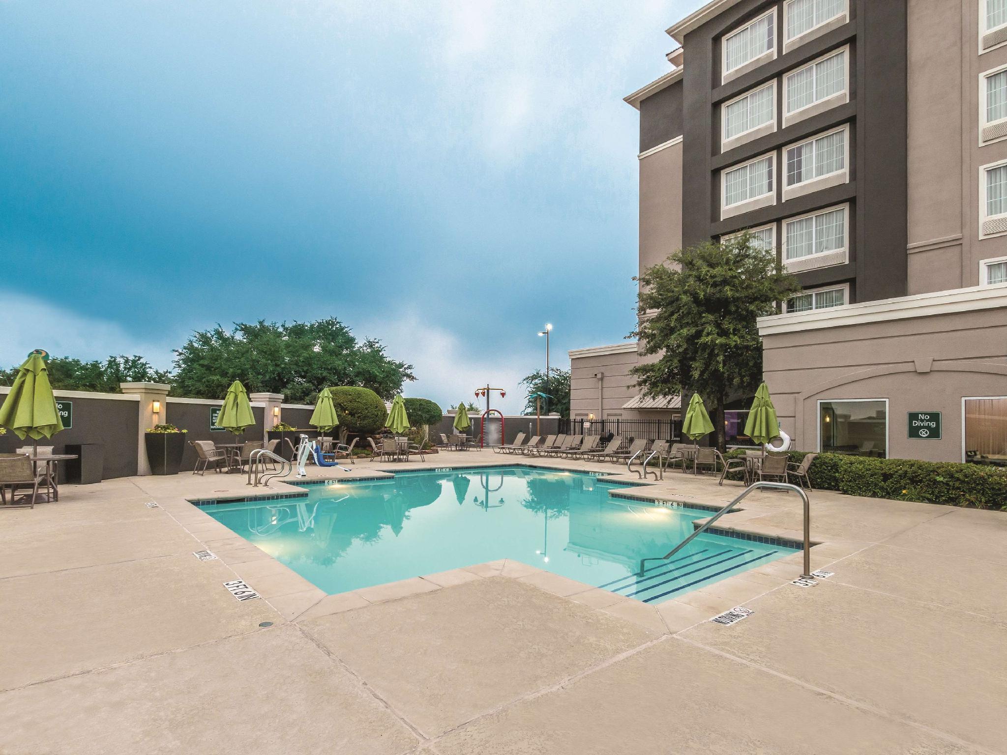 La Quinta By Wyndham Arlington North 6 Flags Dr Hotell Eksteriør bilde