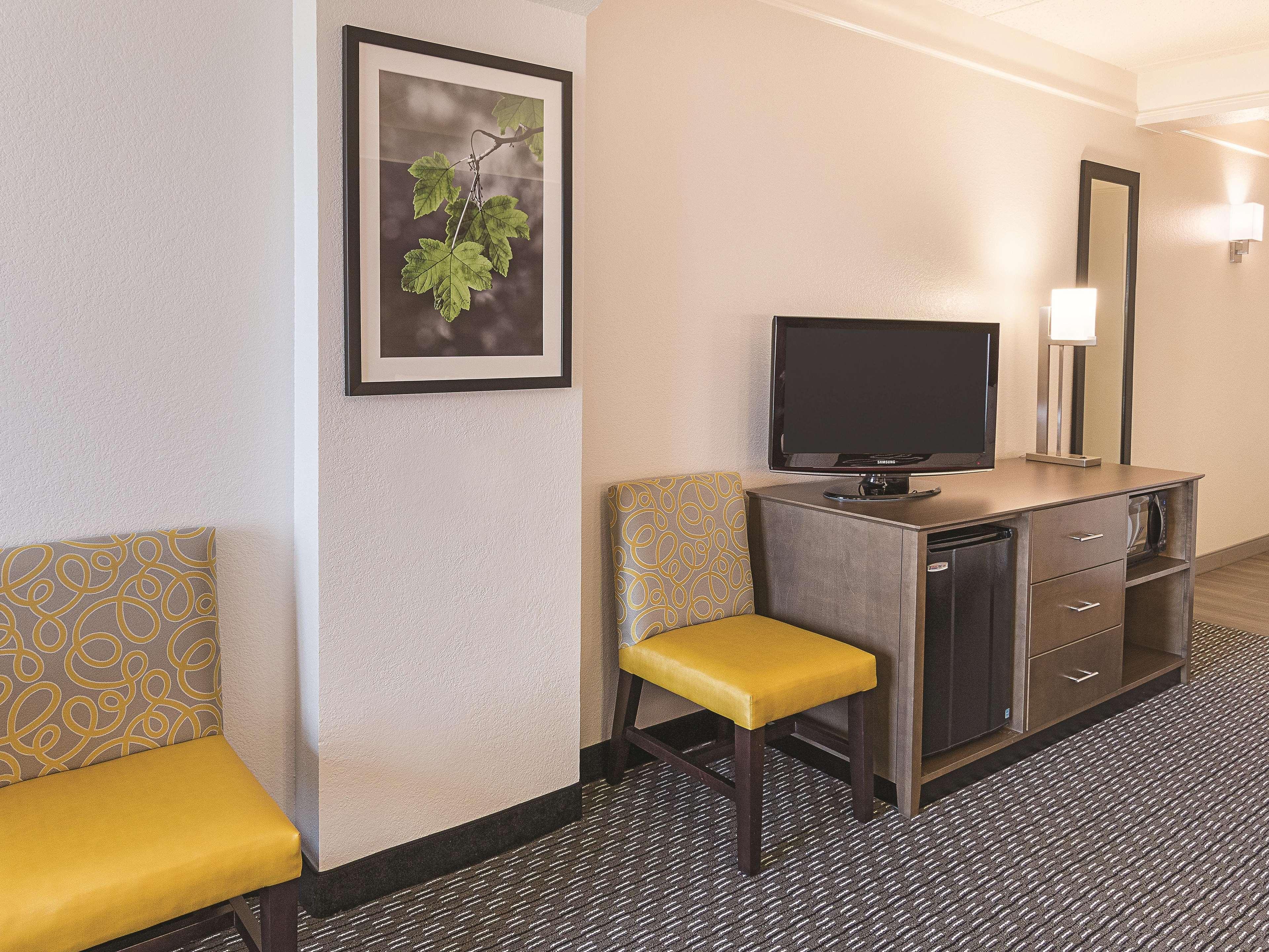 La Quinta By Wyndham Arlington North 6 Flags Dr Hotell Eksteriør bilde