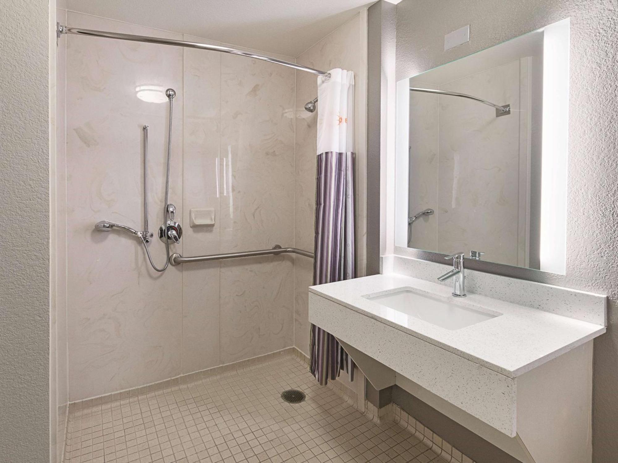 La Quinta By Wyndham Arlington North 6 Flags Dr Hotell Eksteriør bilde