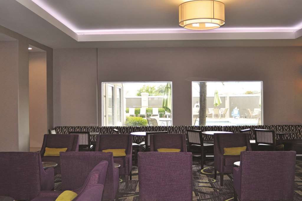 La Quinta By Wyndham Arlington North 6 Flags Dr Hotell Fasiliteter bilde